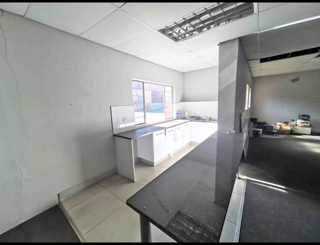 9,058M² BUILDING FOR SALE IN TUNNEY